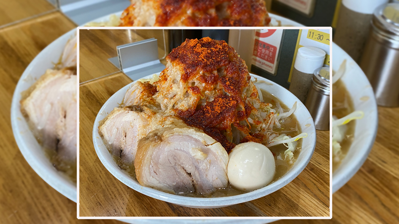 デカ盛り戦隊 豚レンジャーラーメン300g全部増し