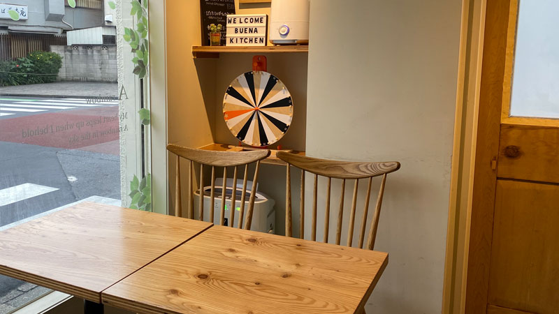 BuenaKitchenブエナキッチンのタコライスにトッピングはオムライス女子駅前ガイドEagleTVイーグルテレビ朝霞駅